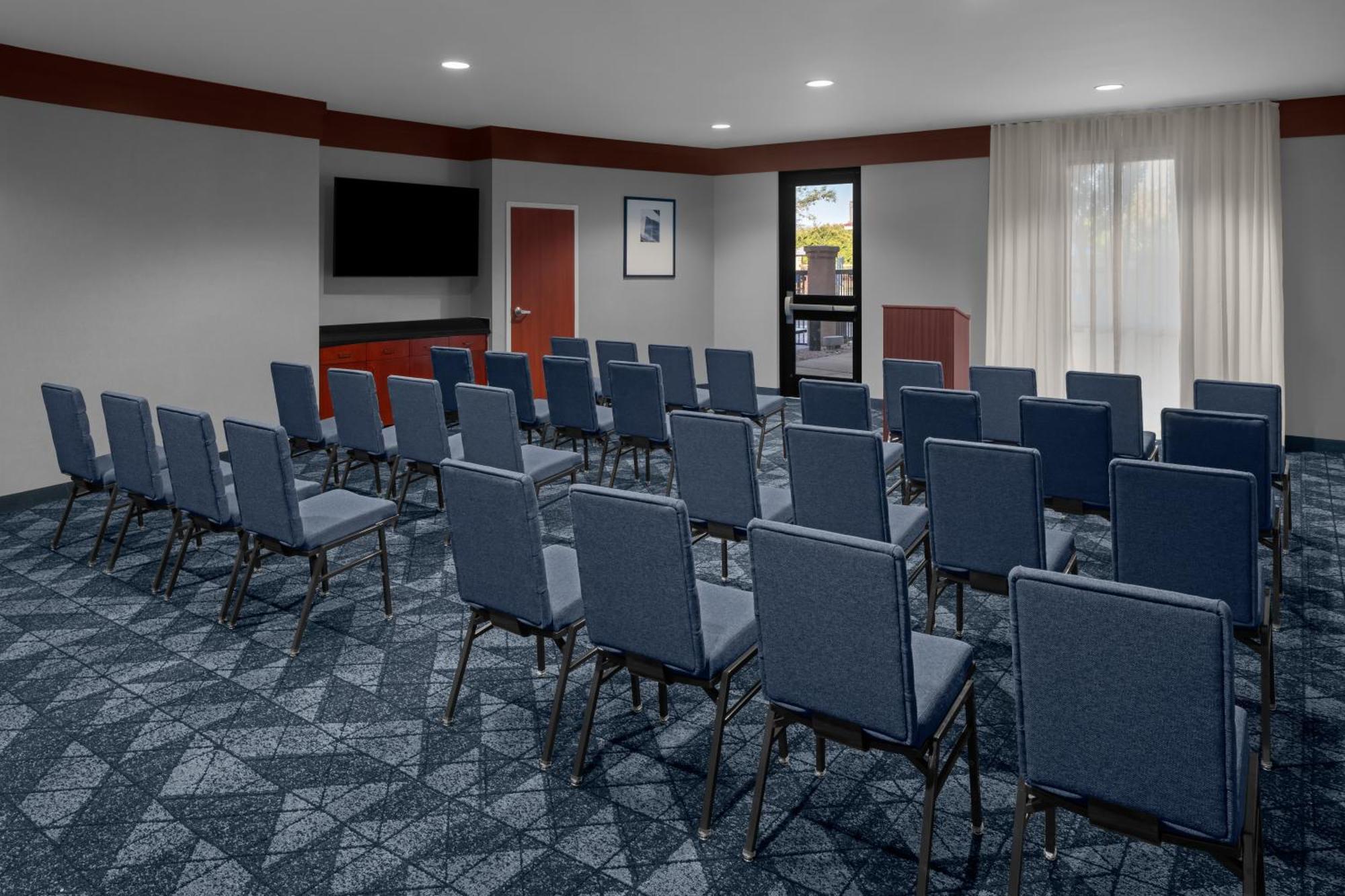 Courtyard By Marriott Santa Clarita Hotel Valencia