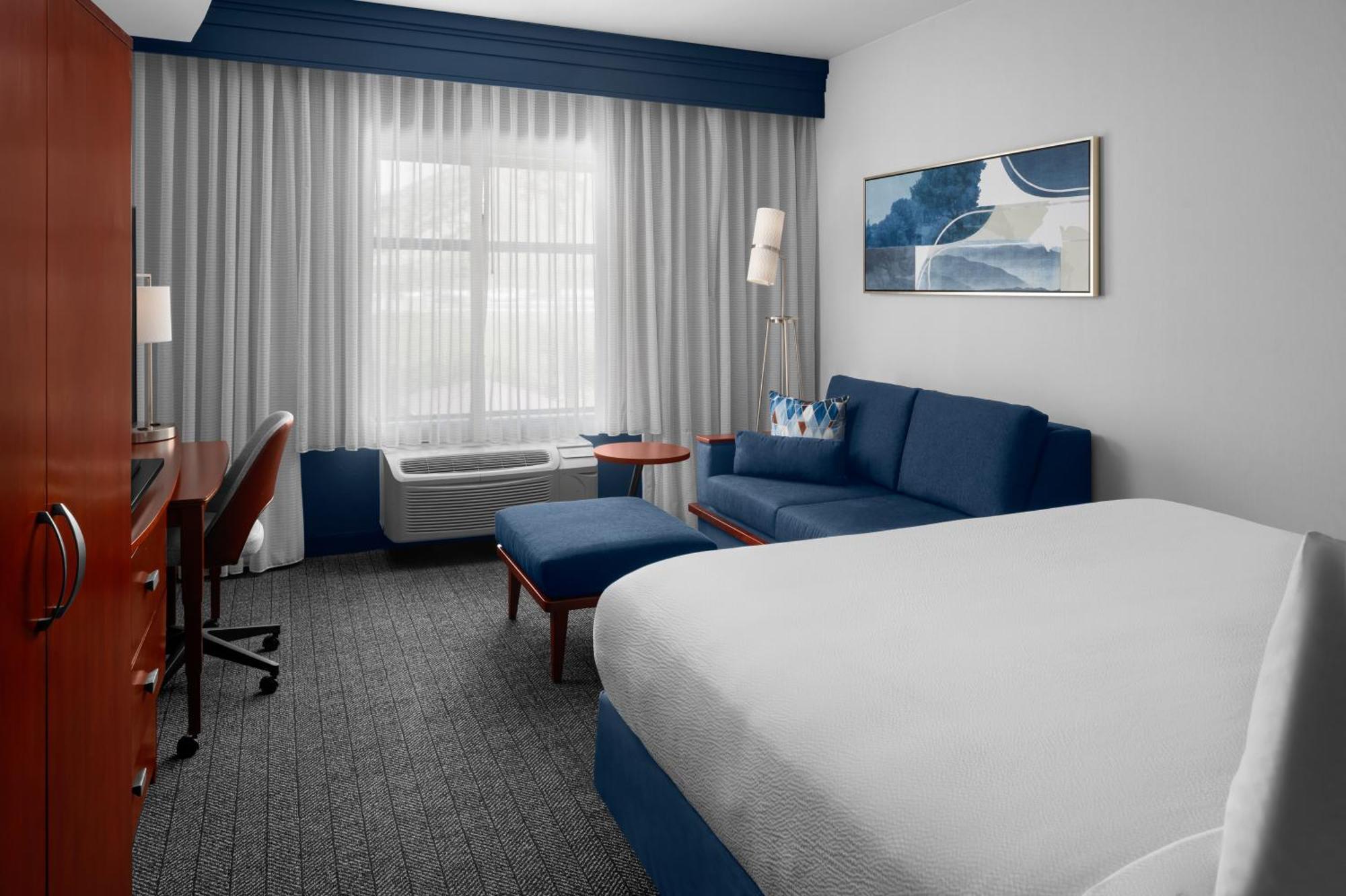 Courtyard By Marriott Santa Clarita