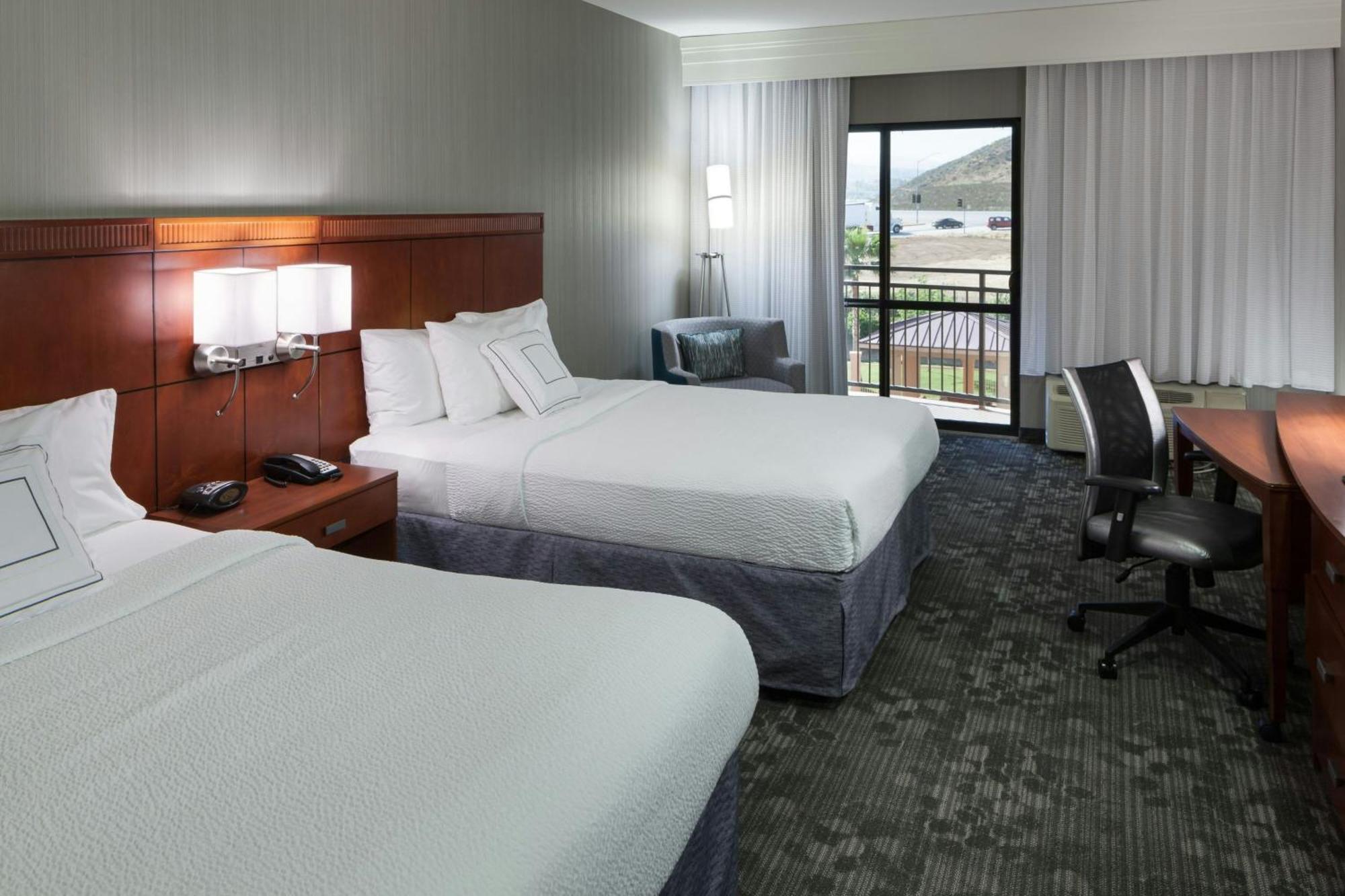 Courtyard By Marriott Santa Clarita Hotel 3*
