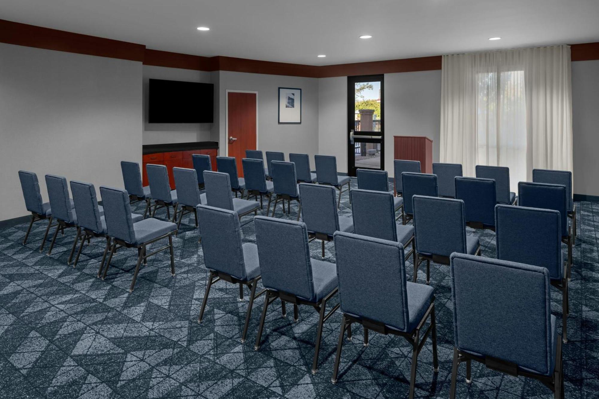 Hotel Courtyard By Marriott Santa Clarita 3*