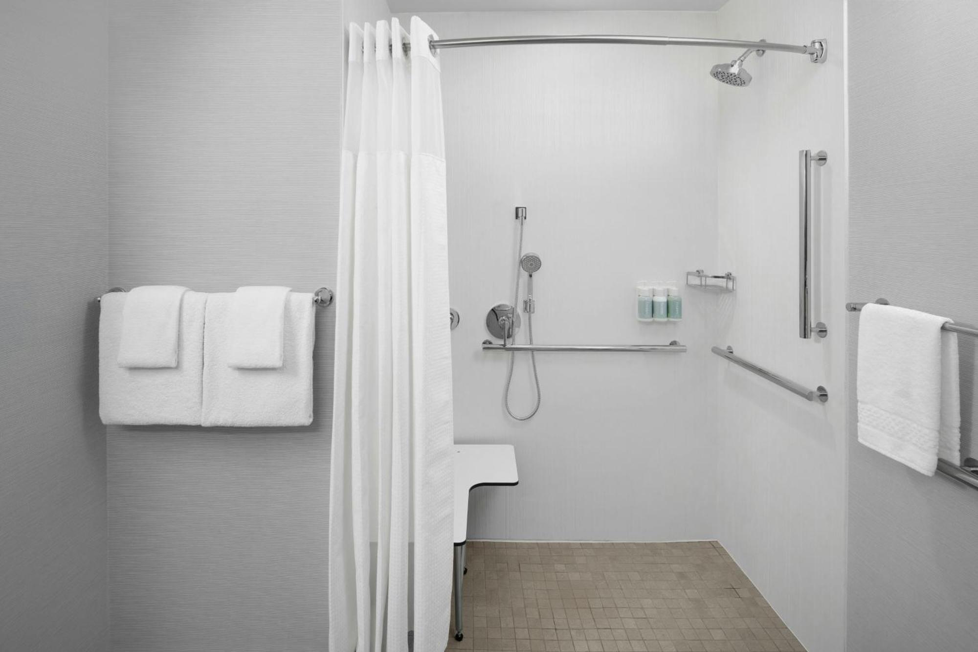 Courtyard By Marriott Santa Clarita Hotel 3*
