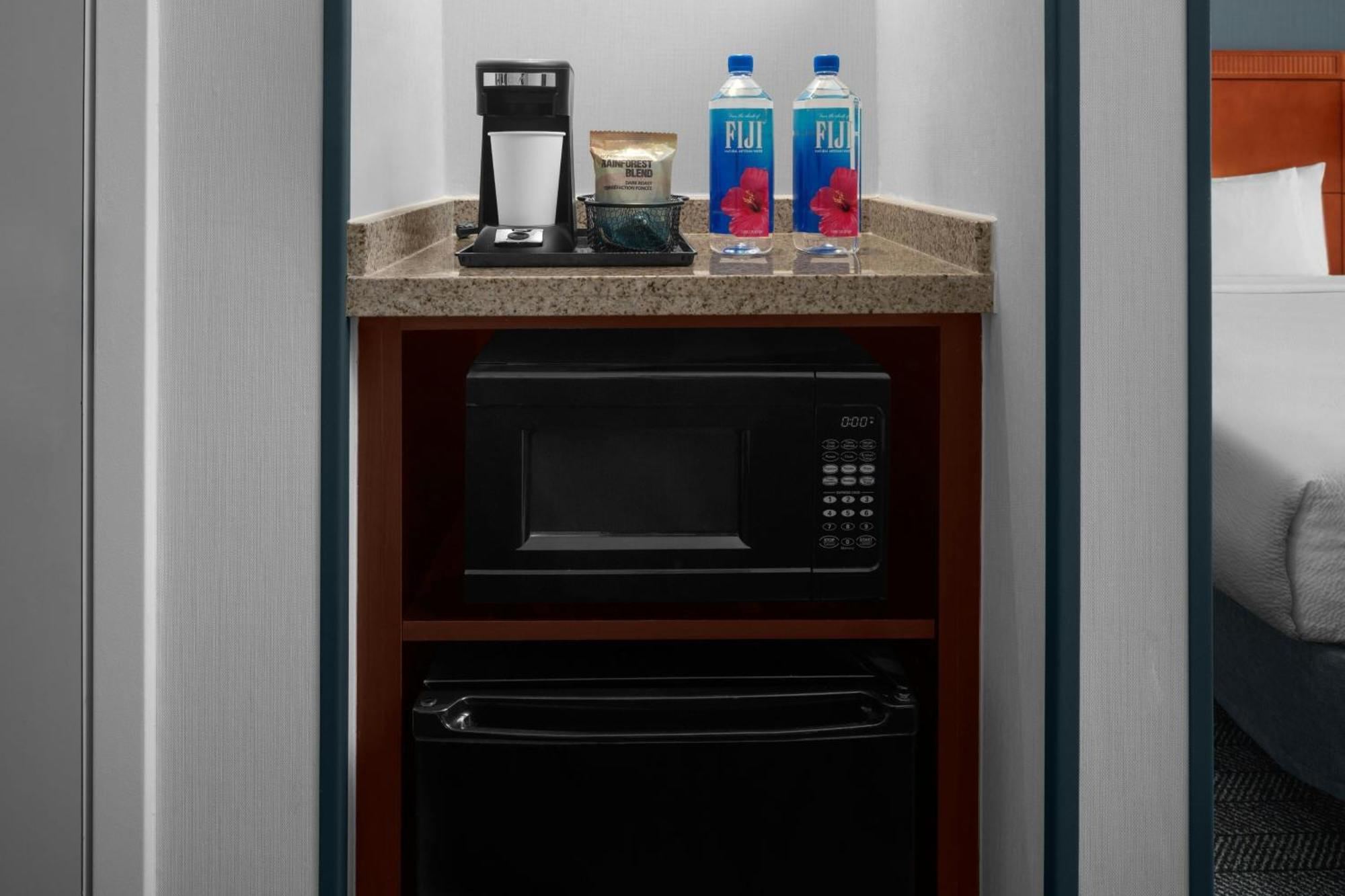 Courtyard By Marriott Santa Clarita Hotel