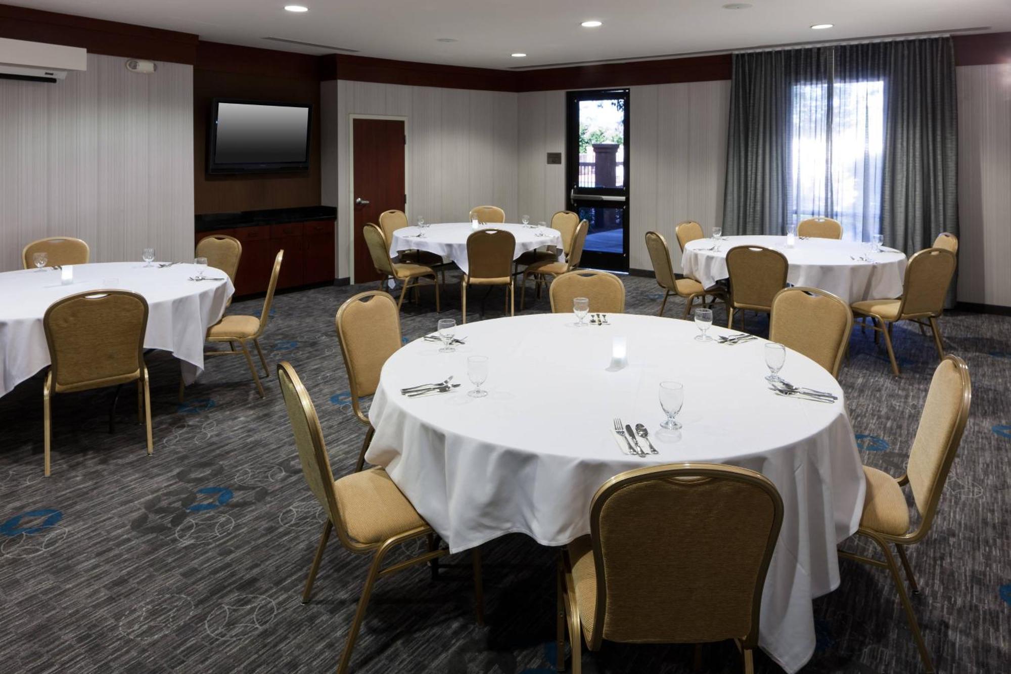 Courtyard By Marriott Santa Clarita Valencia