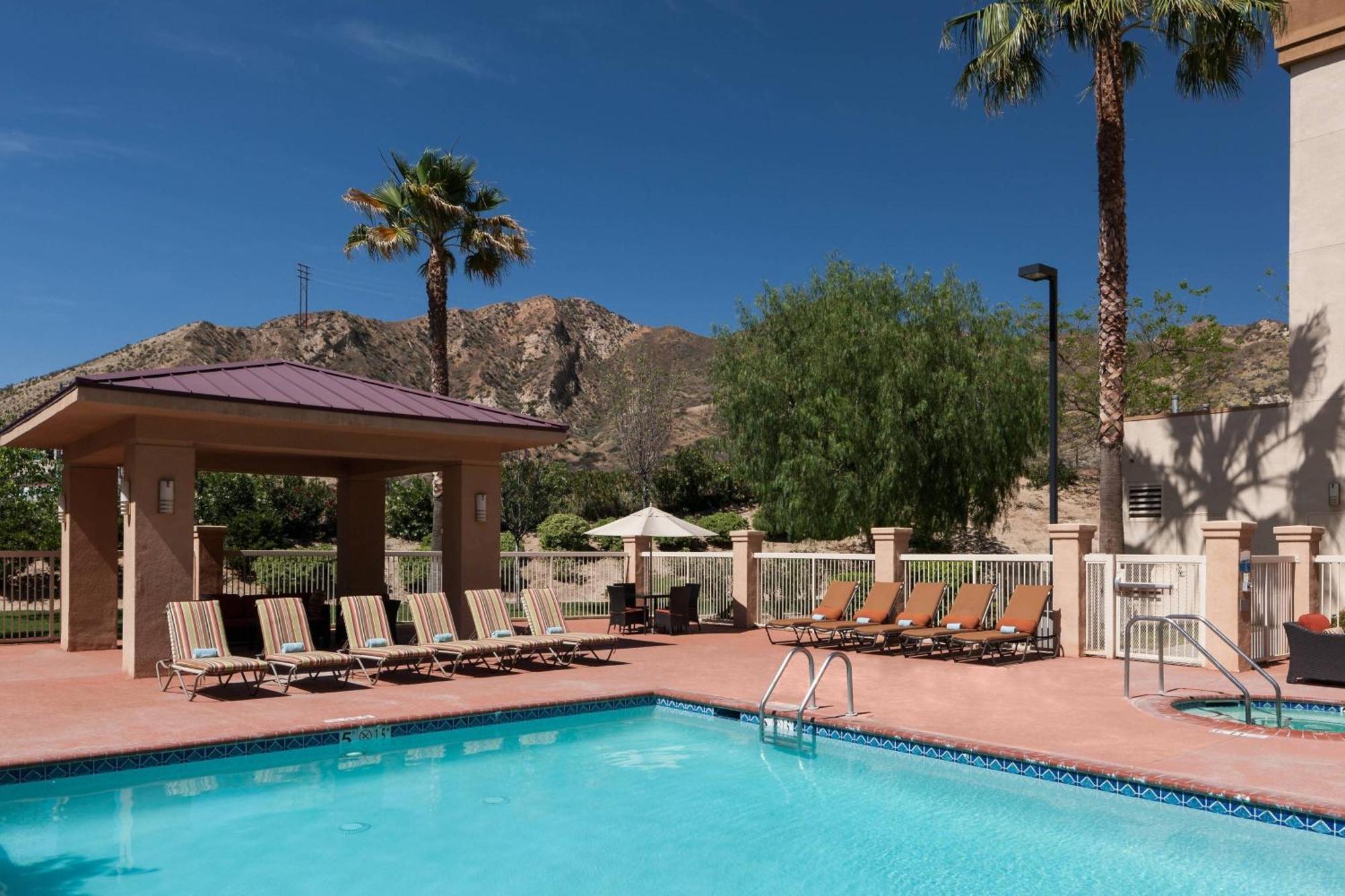 Courtyard By Marriott Santa Clarita Hotel 3*