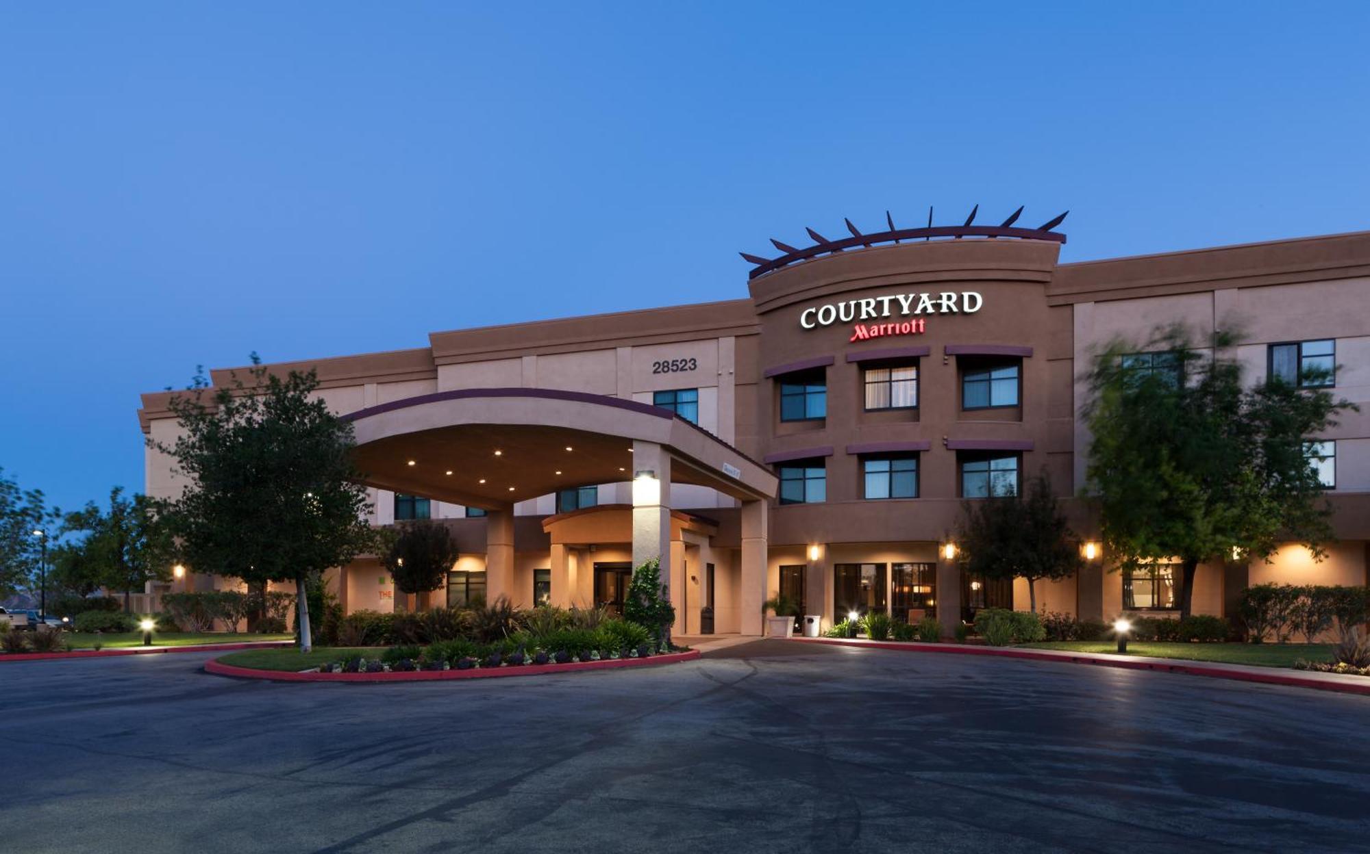Courtyard By Marriott Santa Clarita Hotel