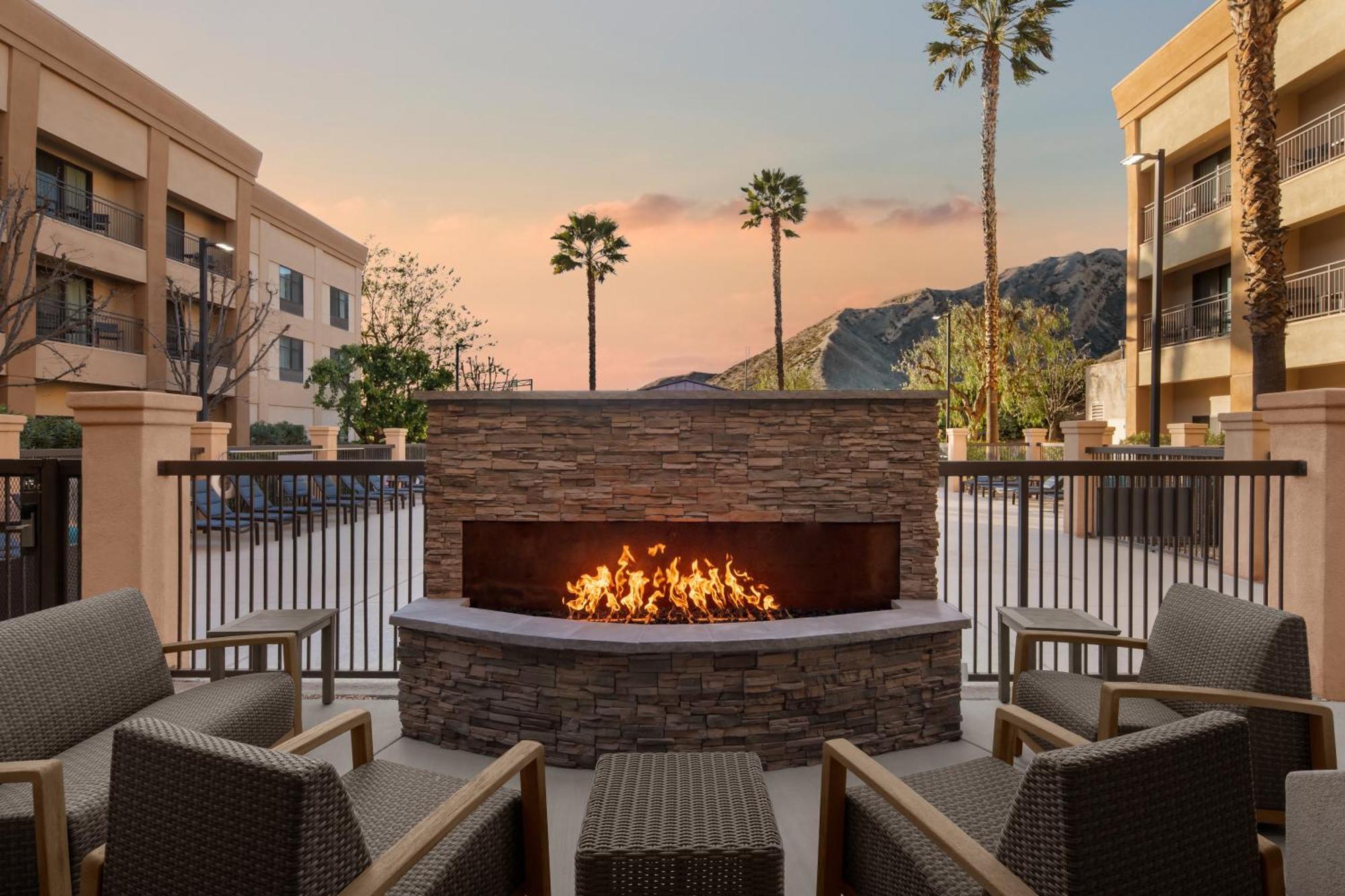 Hotel Courtyard By Marriott Santa Clarita 3*