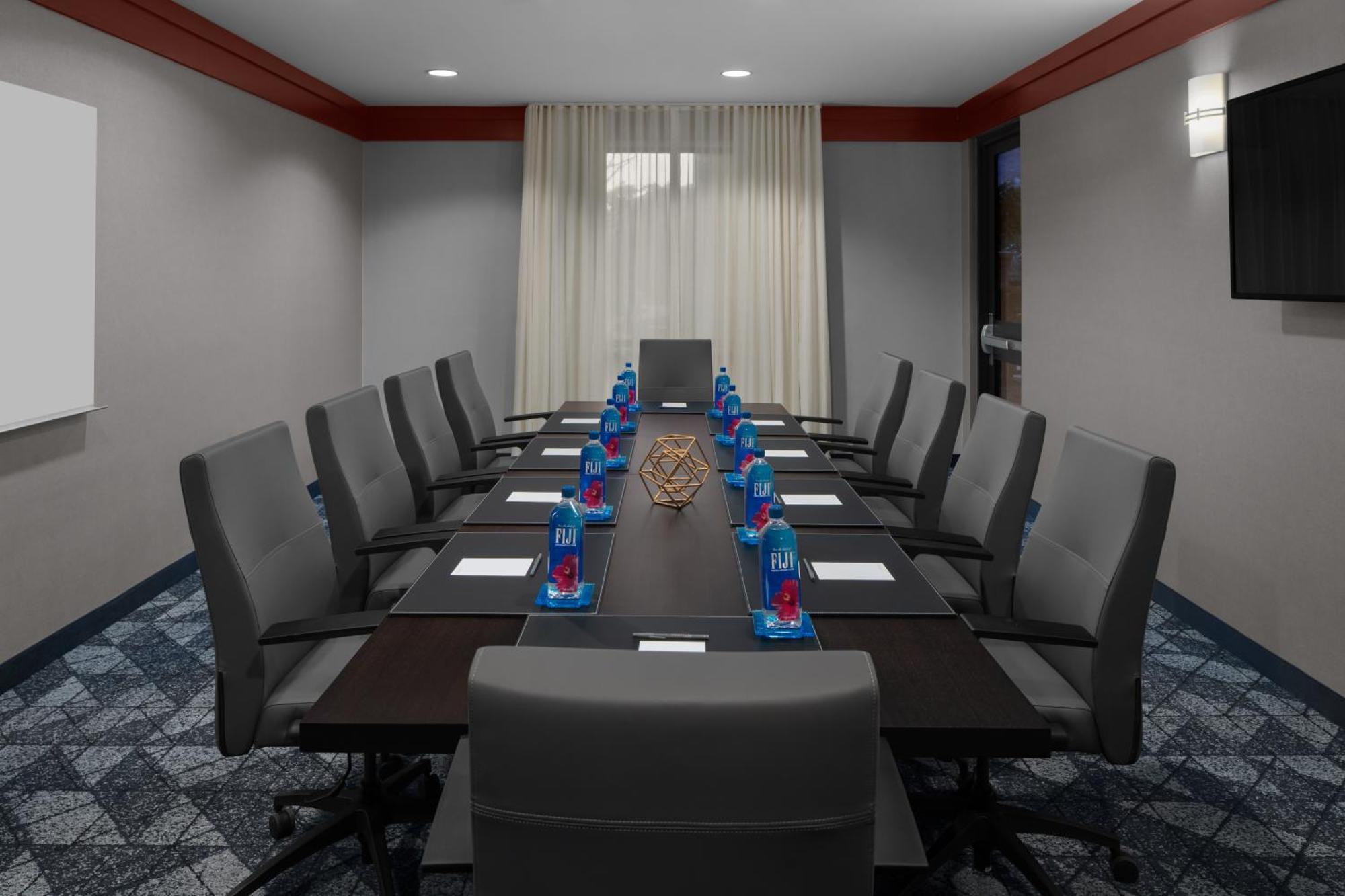 Courtyard By Marriott Santa Clarita Hotel