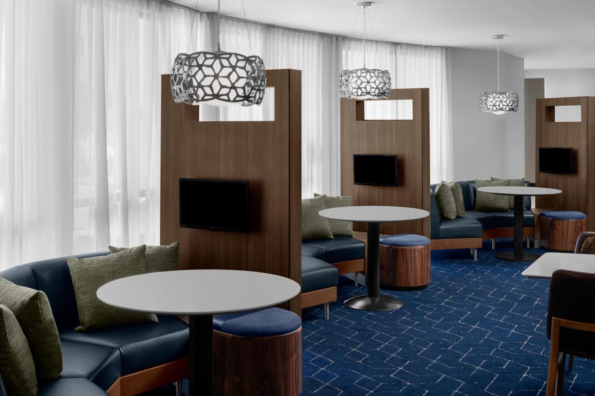 Courtyard By Marriott Santa Clarita Hotel 3*