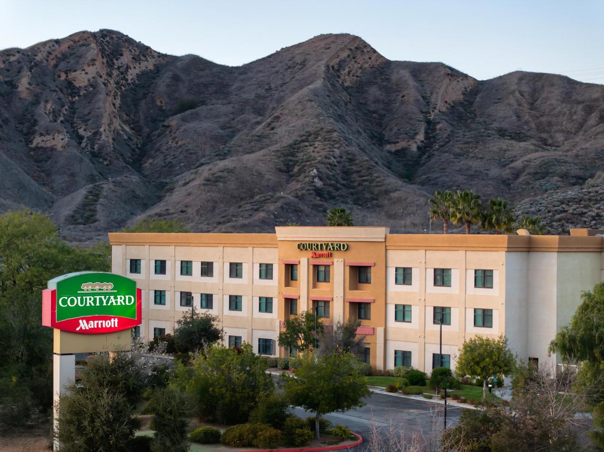 Courtyard By Marriott Santa Clarita Hotel 3*