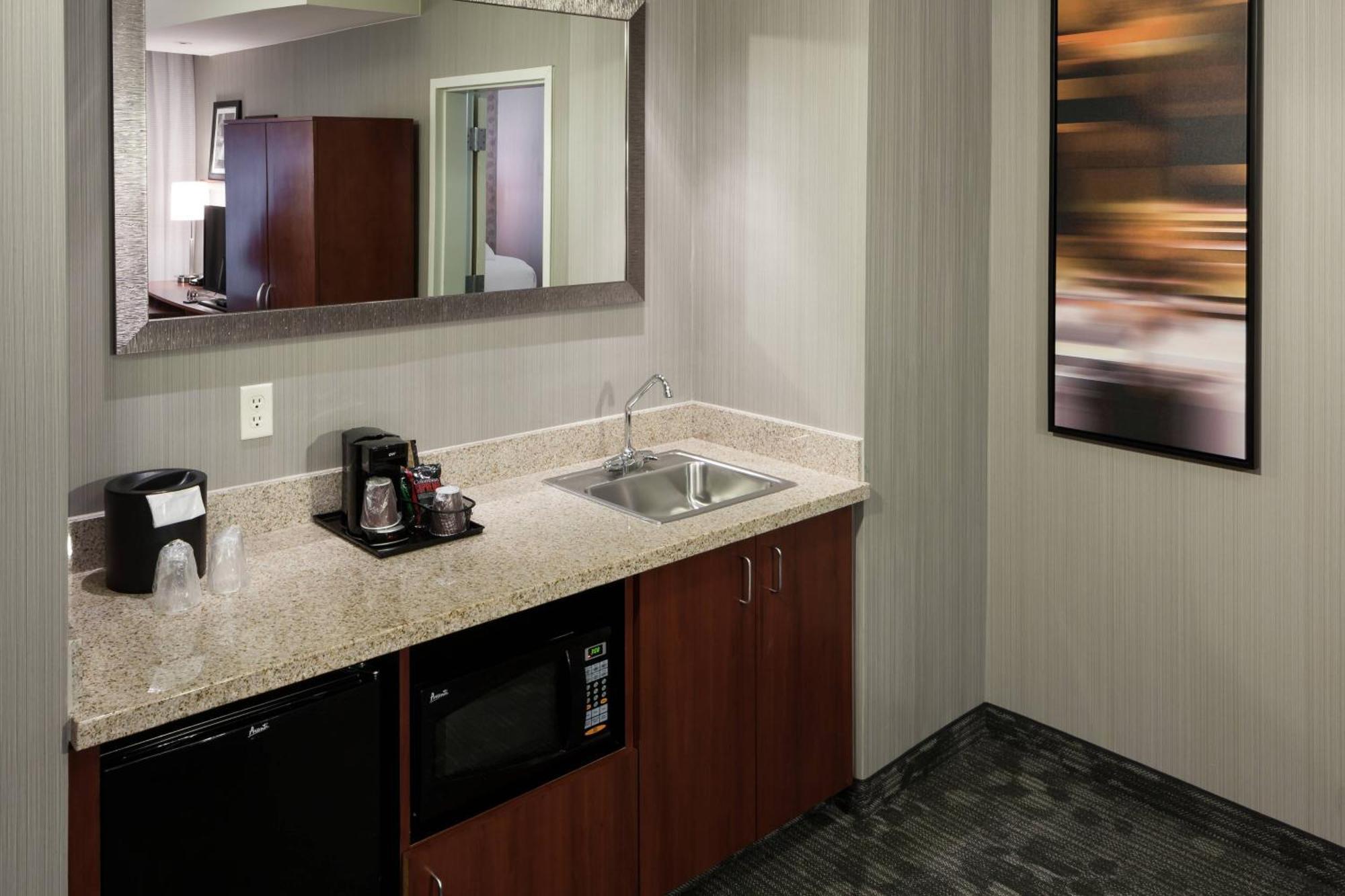 Courtyard By Marriott Santa Clarita Hotel