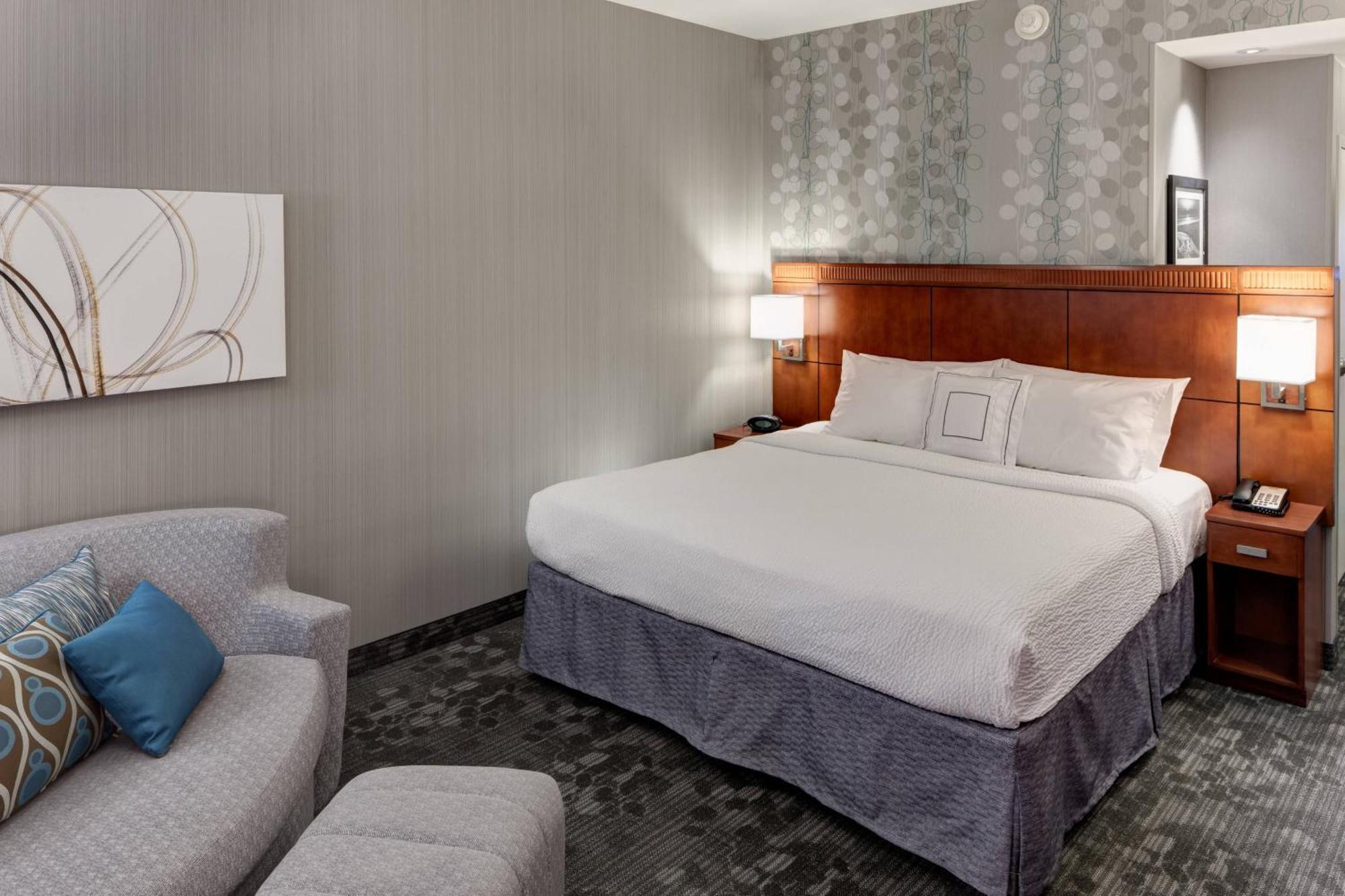Courtyard By Marriott Santa Clarita